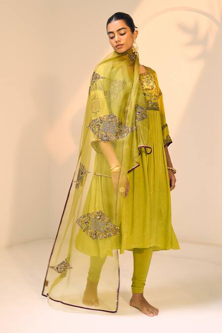 Sarang Kaur Green Organza, Silk Sequins, Beads Lavanya Floral Embroidered Dupatta Online at Aza Fashions Sarang Kaur_Green Organza, Silk Sequins, Beads Lavanya Floral Embroidered Dupatta _Online_at_Aza_Fashions