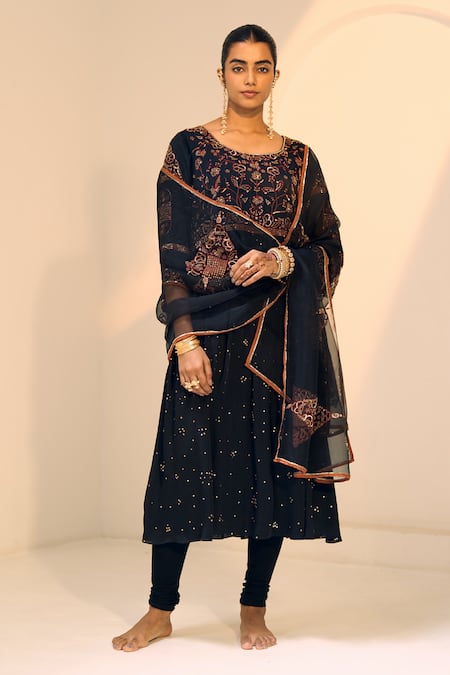 Sarang Kaur Lavanya Embroidered Dupatta 