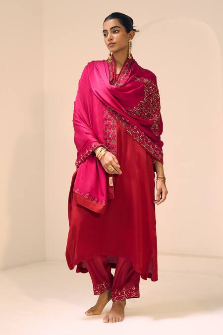 Sarang Kaur Pink Satin, Georgette Sequins, Beads Isha Embroidered Dupatta Online at Aza Fashions Sarang Kaur_Pink Satin, Georgette Sequins, Beads Isha Embroidered Dupatta _Online_at_Aza_Fashions