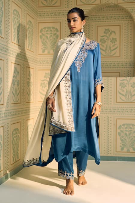 Sarang Kaur Isha Geometric Embroidered Dupatta 