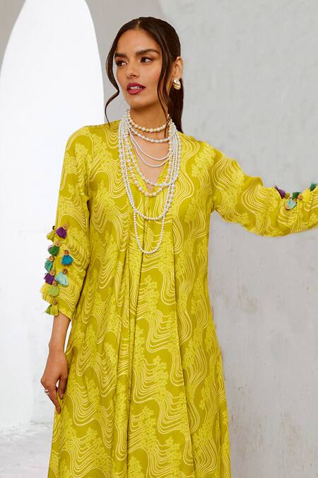 Pallavi Jaipur Green Silk, Cotton, Chanderi Asymmetric Floral Fantasy Print Tunic With Pant Online at Aza Fashions Pallavi Jaipur_Green Silk, Cotton, Chanderi Asymmetric Floral Fantasy Print Tunic With Pant _Online_at_Aza_Fashions