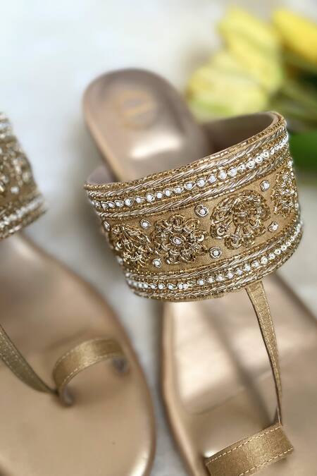 Modanta Footwear Gold Zari, Beads Zardozi Embroidered Kolhapuri Heels Online at Aza Fashions Modanta Footwear_Gold Zari, Beads Zardozi Embroidered Kolhapuri Heels _Online_at_Aza_Fashions