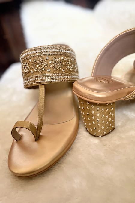 Buy Modanta Footwear Gold Zari, Beads Zardozi Embroidered Kolhapuri Heels Online at Aza Fashions Buy_Modanta Footwear_Gold Zari, Beads Zardozi Embroidered Kolhapuri Heels _Online_at_Aza_Fashions