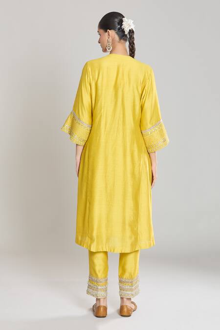 Shop Siyona By Ankurita Yellow Kurta And Pant Pure Chanderi Silk Embroidered Thread Round Set at Aza Fashions Shop_Siyona By Ankurita_Yellow Kurta And Pant Pure Chanderi Silk Embroidered Thread Round Set _at_Aza_Fashions