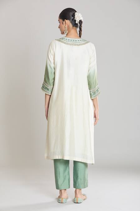 Shop Siyona By Ankurita Green Kurta And Pant Pure Chanderi Silk Embroidered Thread V Neck & Lace Set at Aza Fashions Shop_Siyona By Ankurita_Green Kurta And Pant Pure Chanderi Silk Embroidered Thread V Neck & Lace Set _at_Aza_Fashions