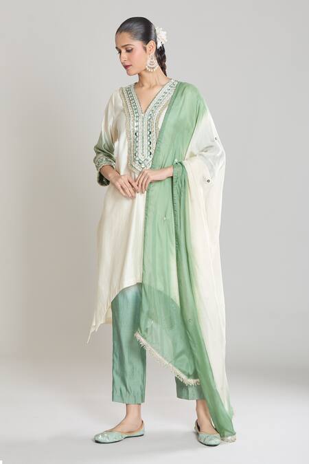 Siyona By Ankurita Green Kurta And Pant Pure Chanderi Silk Embroidered Thread V Neck & Lace Set Online at Aza Fashions Siyona By Ankurita_Green Kurta And Pant Pure Chanderi Silk Embroidered Thread V Neck & Lace Set _Online_at_Aza_Fashions