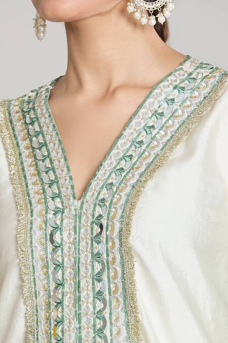 Shop Siyona By Ankurita Green Kurta And Pant Pure Chanderi Silk Embroidered Thread V Neck & Lace Set Online at Aza Fashions Shop_Siyona By Ankurita_Green Kurta And Pant Pure Chanderi Silk Embroidered Thread V Neck & Lace Set _Online_at_Aza_Fashions
