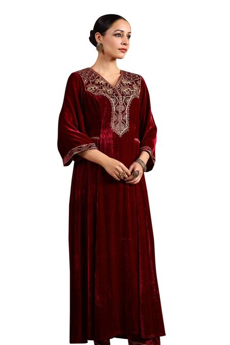 K-Anshika Maroon Velvet Embroidery Resham V Neck Kurta And Pant Set at Aza Fashions K-Anshika_Maroon Velvet Embroidery Resham V Neck Kurta And Pant Set _at_Aza_Fashions