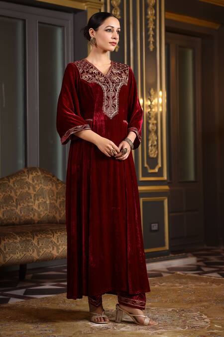 Buy_K-Anshika_Maroon Velvet Embroidery Resham V Neck Kurta And Pant Set 