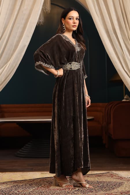 K-Anshika_Grey Velvet Embroidery Resham V Neck Neckline Kurta With Belt _at_Aza_Fashions