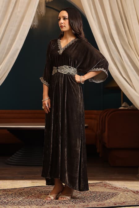 Buy_K-Anshika_Grey Velvet Embroidery Resham V Neck Neckline Kurta With Belt 