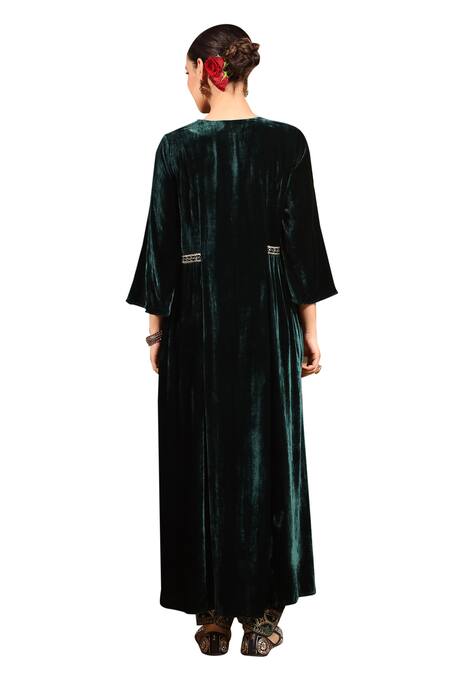 K-Anshika_Green Velvet Sequins, Beads, Embroidery Round Neck Kurta And Pant Set _Online_at_Aza_Fashions