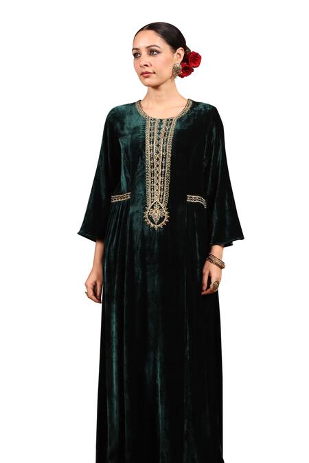 Buy_K-Anshika_Green Velvet Sequins, Beads, Embroidery Round Neck Kurta And Pant Set _Online_at_Aza_Fashions