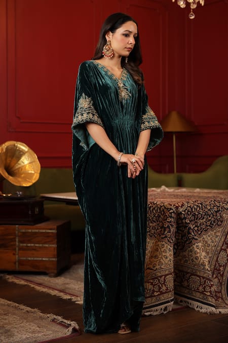 Buy_K-Anshika_Green Velvet Beads, Sequins V-neck Resham Embroidered Kaftan _Online_at_Aza_Fashions