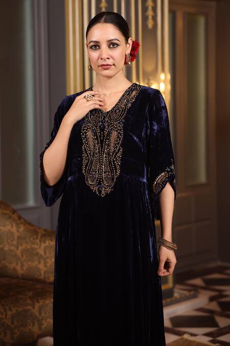 Buy_K-Anshika_Blue Velvet Embroidery Resham V Neck Paisley Kurta 