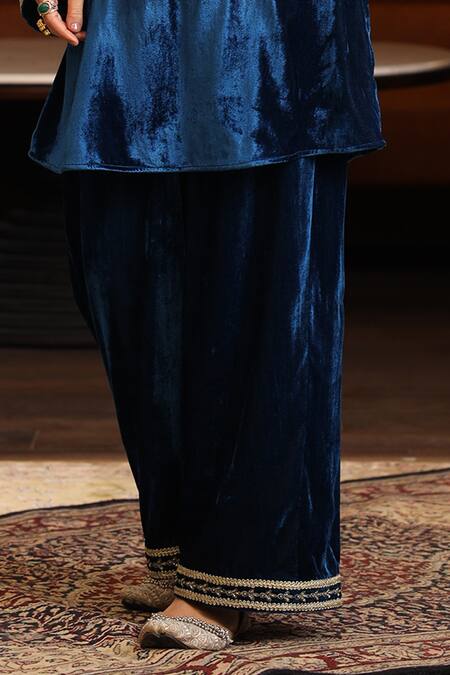 K-Anshika Blue Velvet, Chiffon Embroidery, Sequins, Beads Split V-neck Thread Kurta Set Online at Aza Fashions K-Anshika_Blue Velvet, Chiffon Embroidery, Sequins, Beads Split V-neck Thread Kurta Set _Online_at_Aza_Fashions