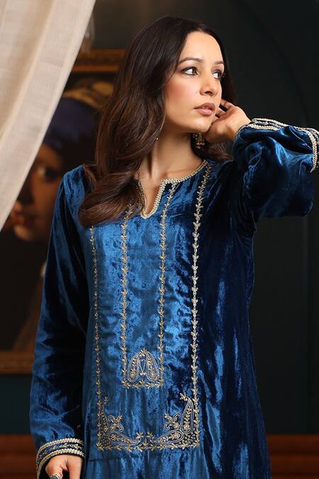 Buy K-Anshika Blue Velvet, Chiffon Embroidery, Sequins, Beads Split V-neck Thread Kurta Set Online at Aza Fashions Buy_K-Anshika_Blue Velvet, Chiffon Embroidery, Sequins, Beads Split V-neck Thread Kurta Set _Online_at_Aza_Fashions