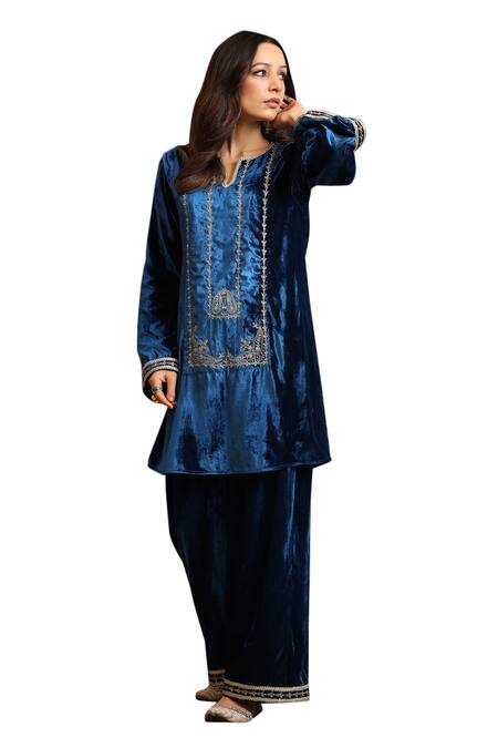 Shop K-Anshika Blue Velvet, Chiffon Embroidery, Sequins, Beads Split V-neck Thread Kurta Set Online at Aza Fashions Shop_K-Anshika_Blue Velvet, Chiffon Embroidery, Sequins, Beads Split V-neck Thread Kurta Set _Online_at_Aza_Fashions