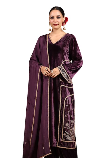 Shop K-Anshika Wine Velvet Beads, Sequins, Embroidery V-neck Mughal Floral Kurta Set Online at Aza Fashions Shop_K-Anshika_Wine Velvet Beads, Sequins, Embroidery V-neck Mughal Floral Kurta Set _Online_at_Aza_Fashions