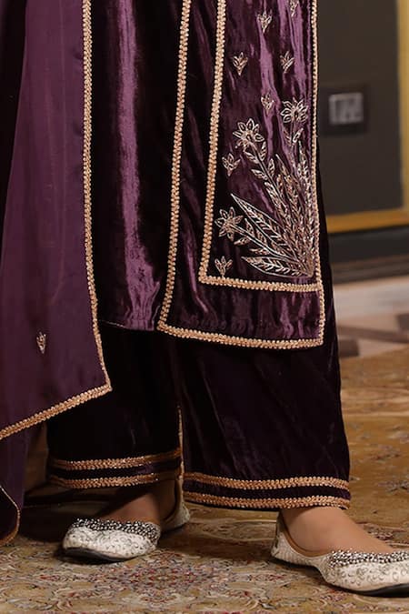 K-Anshika Wine Velvet Beads, Sequins, Embroidery V-neck Mughal Floral Kurta Set at Aza Fashions K-Anshika_Wine Velvet Beads, Sequins, Embroidery V-neck Mughal Floral Kurta Set _at_Aza_Fashions
