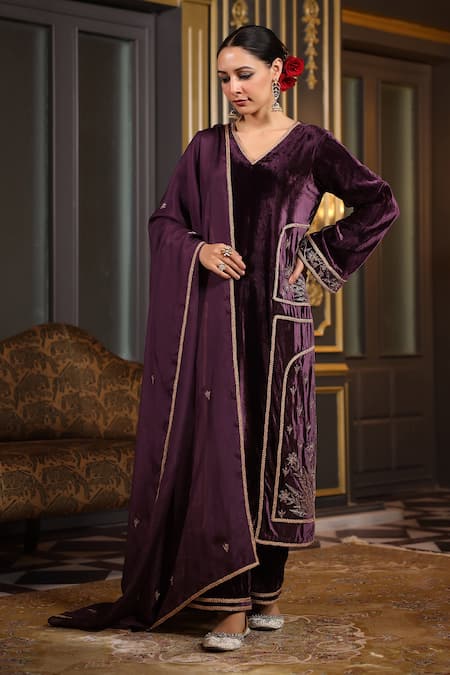Buy_K-Anshika_Wine Velvet Beads, Sequins, Embroidery V-neck Mughal Floral Kurta Set 