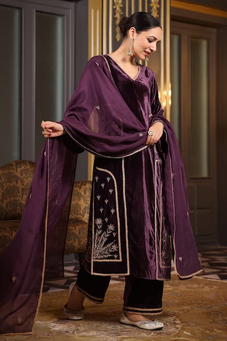 Shop K-Anshika Wine Velvet Beads, Sequins, Embroidery V-neck Mughal Floral Kurta Set Shop_K-Anshika_Wine Velvet Beads, Sequins, Embroidery V-neck Mughal Floral Kurta Set