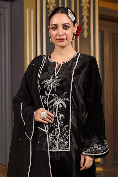 K-Anshika Black Velvet Embroidery, Sequins, Beads Split V-neck Tropical Kurta Set Online at Aza Fashions K-Anshika_Black Velvet Embroidery, Sequins, Beads Split V-neck Tropical Kurta Set _Online_at_Aza_Fashions