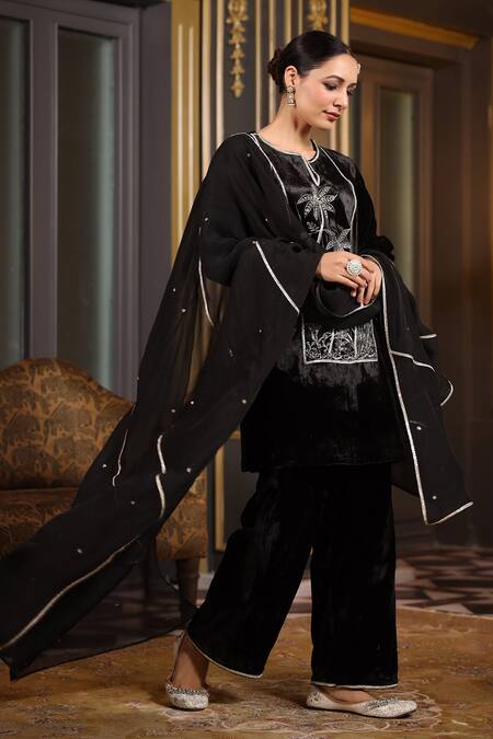 Buy_K-Anshika_Black Velvet Embroidery, Sequins, Beads Split V-neck Tropical Kurta Set 