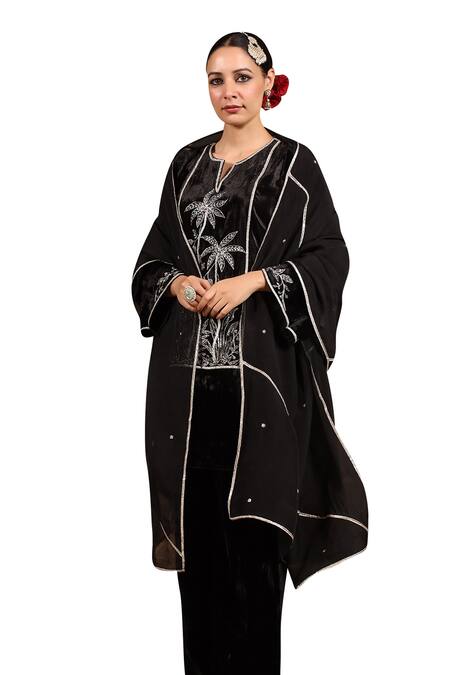 Shop K-Anshika Black Velvet Embroidery, Sequins, Beads Split V-neck Tropical Kurta Set Shop_K-Anshika_Black Velvet Embroidery, Sequins, Beads Split V-neck Tropical Kurta Set