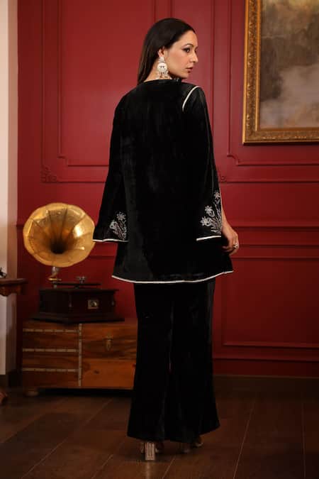 K-Anshika Resham Embroidered Kurta & Flared Pant Set 