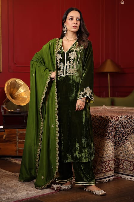 K-Anshika_Green Velvet Embroidery, Sequins, Beads Plunge Neck Resham Work Kurta Set _at_Aza_Fashions