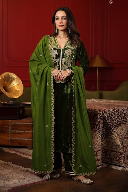 Buy_K-Anshika_Green Velvet Embroidery, Sequins, Beads Plunge Neck Resham Work Kurta Set 