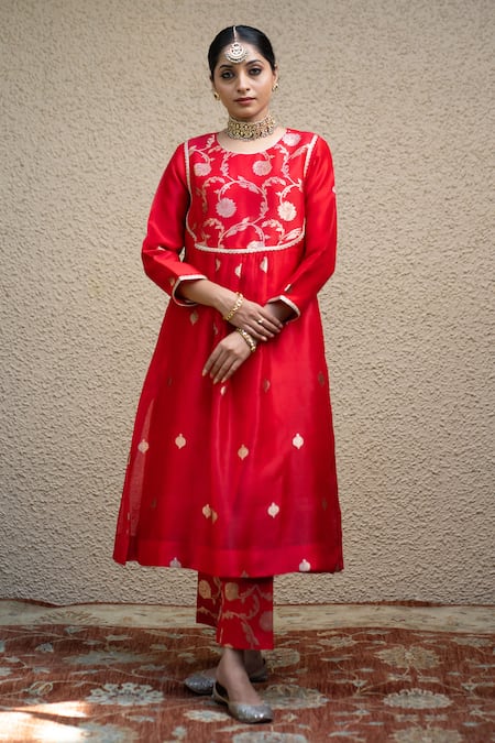 Buy SOBARIKO Red Silk, Chiffon Mirrors Round Neck Gulshan Yoke Woven Kurta Pant Set Online at Aza Fashions Buy_SOBARIKO_Red Silk, Chiffon Mirrors Round Neck Gulshan Yoke Woven Kurta Pant Set _Online_at_Aza_Fashions