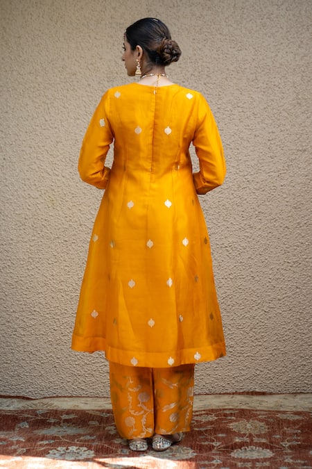 Shop SOBARIKO Orange Silk Mirrors Round Neck Phoolista Yoke Woven Kurta Pant Set at Aza Fashions Shop_SOBARIKO_Orange Silk Mirrors Round Neck Phoolista Yoke Woven Kurta Pant Set _at_Aza_Fashions