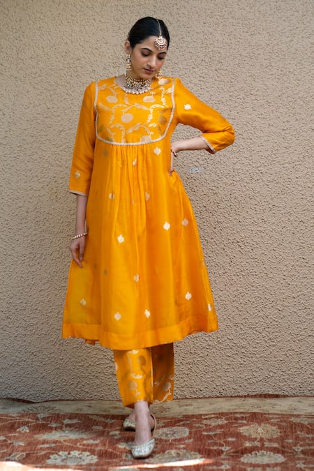 SOBARIKO Orange Silk Mirrors Round Neck Phoolista Yoke Woven Kurta Pant Set at Aza Fashions SOBARIKO_Orange Silk Mirrors Round Neck Phoolista Yoke Woven Kurta Pant Set _at_Aza_Fashions
