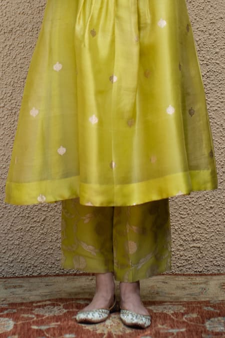 Buy SOBARIKO Green Silk Mirrors Round Neck Phool Jaal Woven Kurta Pant Set Online at Aza Fashions Buy_SOBARIKO_Green Silk Mirrors Round Neck Phool Jaal Woven Kurta Pant Set _Online_at_Aza_Fashions