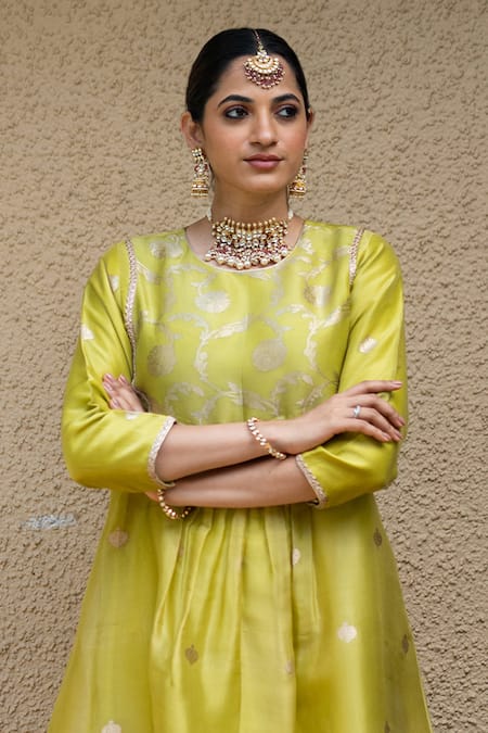 Shop SOBARIKO Green Silk Mirrors Round Neck Phool Jaal Woven Kurta Pant Set Online at Aza Fashions Shop_SOBARIKO_Green Silk Mirrors Round Neck Phool Jaal Woven Kurta Pant Set _Online_at_Aza_Fashions