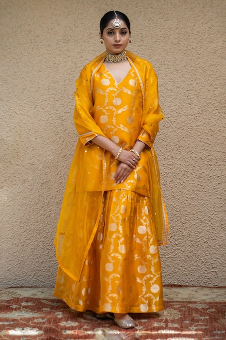Shop SOBARIKO Orange Silk Mirrors V-neck Noor Bahar Woven Kurta Sharara Set at Aza Fashions Shop_SOBARIKO_Orange Silk Mirrors V-neck Noor Bahar Woven Kurta Sharara Set _at_Aza_Fashions