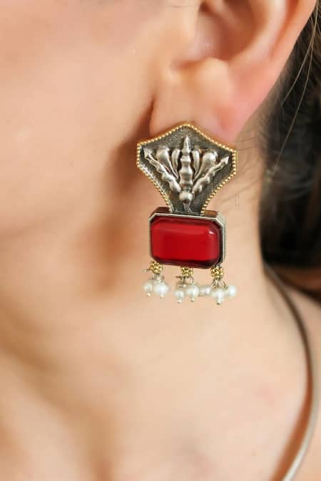 Shop Anana Red Stones, Pearls Yami Twin Bird Carved Necklace Set at Aza Fashions Shop_Anana_Red Stones, Pearls Yami Twin Bird Carved Necklace Set _at_Aza_Fashions