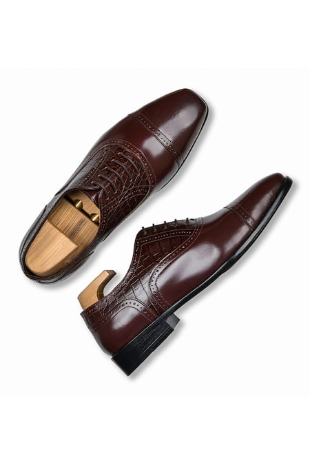 Shop Wednesday Lifestyle Maroon Textured Croco Leather Oxfords at Aza Fashions Shop_Wednesday Lifestyle_Maroon Textured Croco Leather Oxfords _at_Aza_Fashions