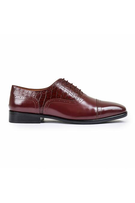Wednesday Lifestyle_Maroon Textured Croco Leather Oxfords _Online_at_Aza_Fashions
