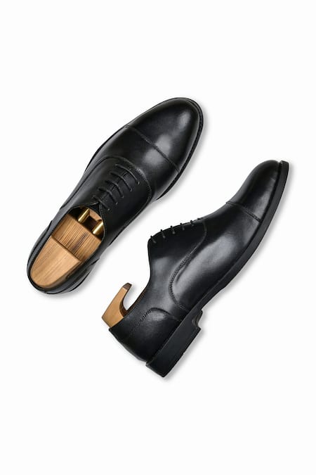Shop Wednesday Lifestyle Black Plain Officer Ii Oxford Shoes at Aza Fashions Shop_Wednesday Lifestyle_Black Plain Officer Ii Oxford Shoes _at_Aza_Fashions
