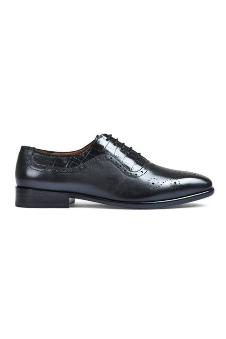 Wednesday Lifestyle_Black Textured Oscar Oxford Shoes _Online_at_Aza_Fashions