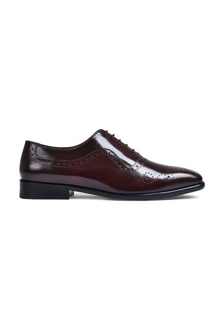 Wednesday Lifestyle_Maroon Textured Leather Oxford Shoes _Online_at_Aza_Fashions