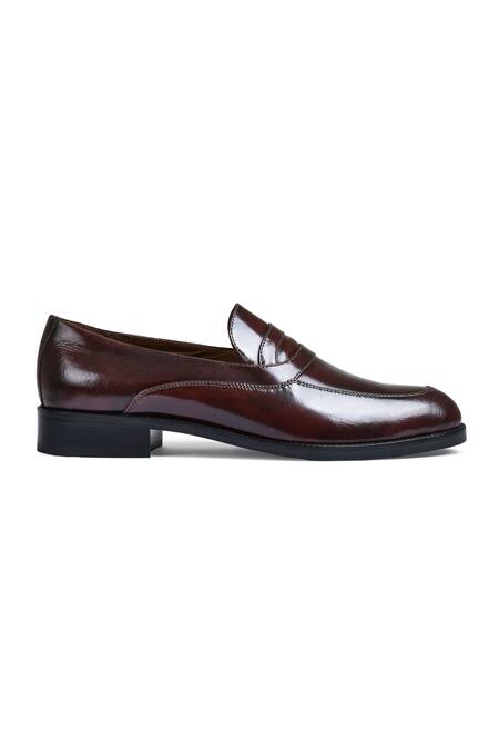 Wednesday Lifestyle_Maroon Plain Leather Slip-on Loafers _Online_at_Aza_Fashions