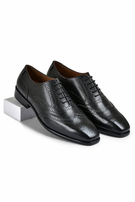 Wednesday Lifestyle Ethan Brogue Cutwork Shoes 