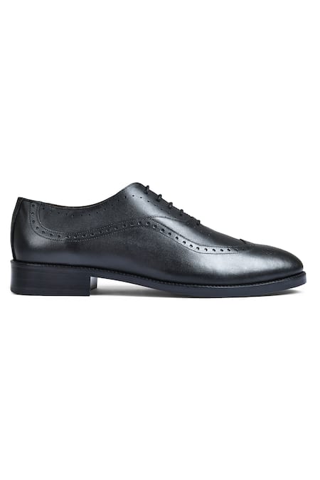 Wednesday Lifestyle_Black Bradley Genuine Leather Wholecut Oxford Shoes _Online_at_Aza_Fashions