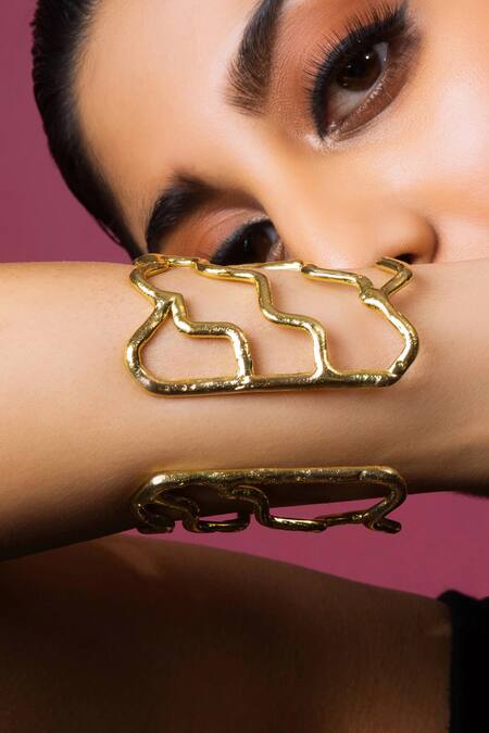 Buy Queens Jewels Gold Plated Crystals Radiant Agate Stone Embellished Cuff Online at Aza Fashions Buy_Queens Jewels_Gold Plated Crystals Radiant Agate Stone Embellished Cuff _Online_at_Aza_Fashions