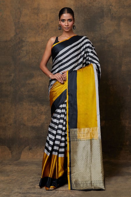 VISHWA BY PINKI SINHA Stripe Pattern Saree With Running Blouse 