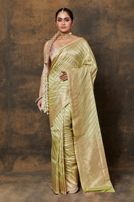 Pinki Sinha Flower Stripe Woven Saree With Running Blouse 